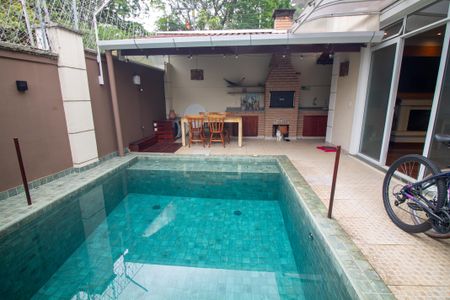 Casa de condomínio à venda com 315m², 5 quartos e 3 vagas Casa de condomínio à venda com 315m², 5 quartos e 3 vagasPiscina