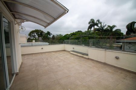 Casa de condomínio à venda com 315m², 5 quartos e 3 vagas Casa de condomínio à venda com 315m², 5 quartos e 3 vagasVaranda