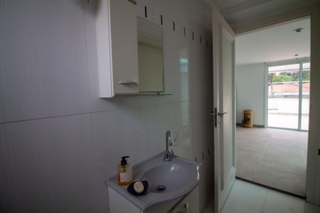 Casa de condomínio à venda com 315m², 5 quartos e 3 vagas Casa de condomínio à venda com 315m², 5 quartos e 3 vagasLavabo Superior