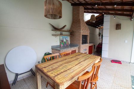 Casa de condomínio à venda com 315m², 5 quartos e 3 vagas Casa de condomínio à venda com 315m², 5 quartos e 3 vagasChurrasqueira