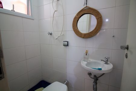 Casa de condomínio à venda com 315m², 5 quartos e 3 vagas Casa de condomínio à venda com 315m², 5 quartos e 3 vagasBanheiro de Serviço