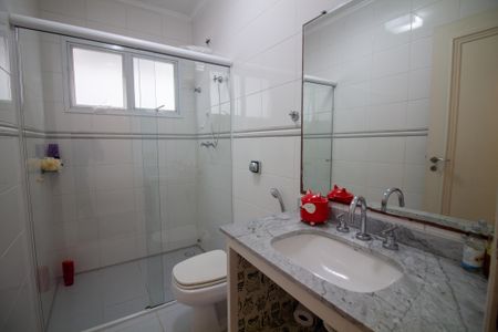 Casa de condomínio à venda com 315m², 5 quartos e 3 vagas Casa de condomínio à venda com 315m², 5 quartos e 3 vagasBanheiro