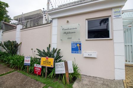 Casa de condomínio à venda com 315m², 5 quartos e 3 vagas Casa de condomínio à venda com 315m², 5 quartos e 3 vagasFachada do Condominio / Portaria