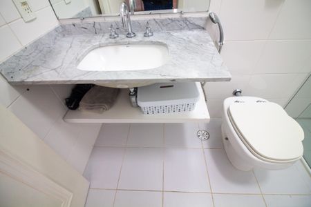 Casa de condomínio à venda com 315m², 5 quartos e 3 vagas Casa de condomínio à venda com 315m², 5 quartos e 3 vagasBanheiro da Suíte 1