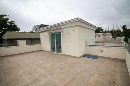Casa de condomínio à venda com 315m², 5 quartos e 3 vagas Casa de condomínio à venda com 315m², 5 quartos e 3 vagasVaranda