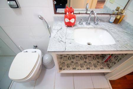 Casa de condomínio à venda com 315m², 5 quartos e 3 vagas Casa de condomínio à venda com 315m², 5 quartos e 3 vagasBanheiro