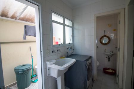 Casa de condomínio à venda com 315m², 5 quartos e 3 vagas Casa de condomínio à venda com 315m², 5 quartos e 3 vagasÁrea de Serviço