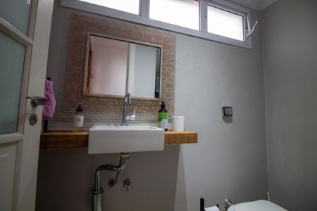 Casa de condomínio à venda com 315m², 5 quartos e 3 vagas Casa de condomínio à venda com 315m², 5 quartos e 3 vagasLavabo