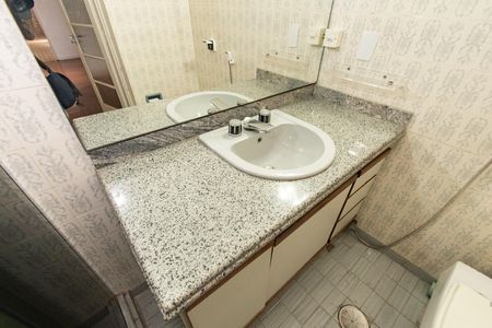 Banheiro da suite de casa para alugar com 4 quartos, 250m² em Cambuci, São Paulo