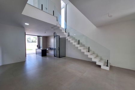 Casa à venda com 250m², 4 quartos e 2 vagasSala