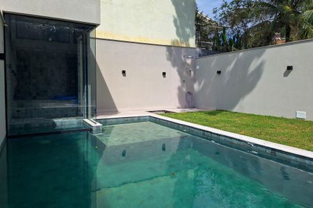 Casa à venda com 250m², 4 quartos e 2 vagasQuintal