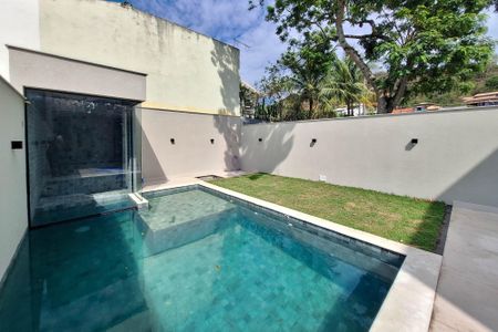 Casa à venda com 250m², 4 quartos e 2 vagasQuintal