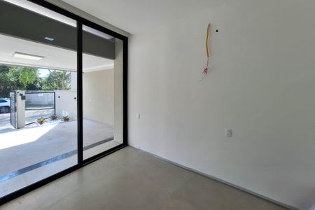 Casa à venda com 250m², 4 quartos e 2 vagasEscritório