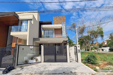 Casa à venda com 250m², 4 quartos e 2 vagasFachada