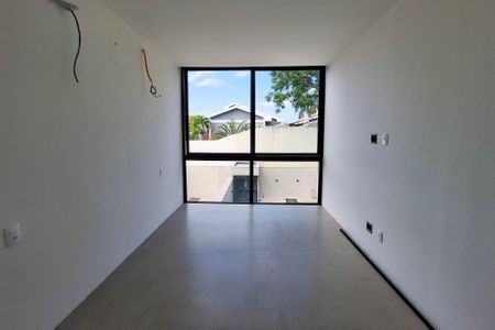 Casa à venda com 250m², 4 quartos e 2 vagasSuíte 2