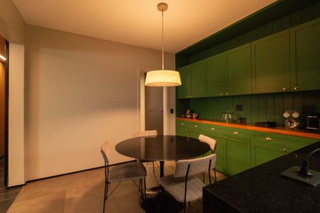 Apartamento à venda com 267m², 4 quartos e 4 vagas Apartamento à venda com 267m², 4 quartos e 4 vagasCozinha