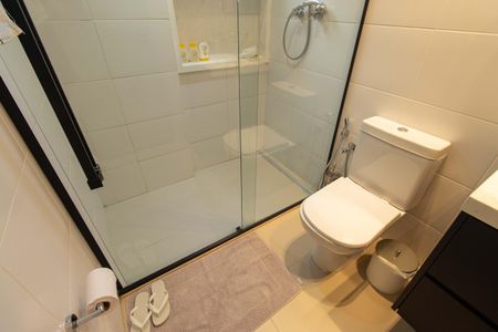 Apartamento à venda com 267m², 4 quartos e 4 vagas Apartamento à venda com 267m², 4 quartos e 4 vagasBanheiro da Suíte 1
