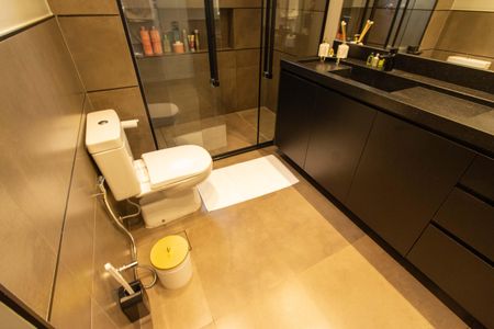 Apartamento à venda com 267m², 4 quartos e 4 vagas Apartamento à venda com 267m², 4 quartos e 4 vagasBanheiro 2 da Suíte 2