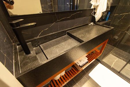 Apartamento à venda com 267m², 4 quartos e 4 vagas Apartamento à venda com 267m², 4 quartos e 4 vagasBanheiro 1 da Suíte 2