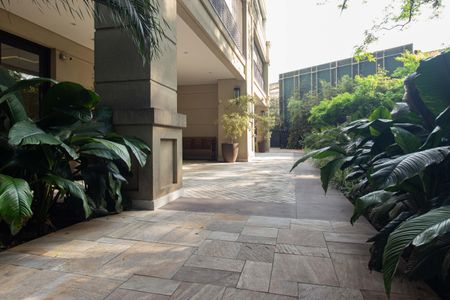 Apartamento à venda com 267m², 4 quartos e 4 vagas Apartamento à venda com 267m², 4 quartos e 4 vagasEntrada