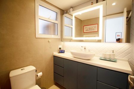 Apartamento à venda com 100m², 2 quartos e 2 vagas Apartamento à venda com 100m², 2 quartos e 2 vagasBanheiro da Suíte 2