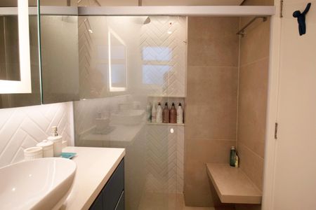 Apartamento à venda com 100m², 2 quartos e 2 vagas Apartamento à venda com 100m², 2 quartos e 2 vagasBanheiro da Suíte 2