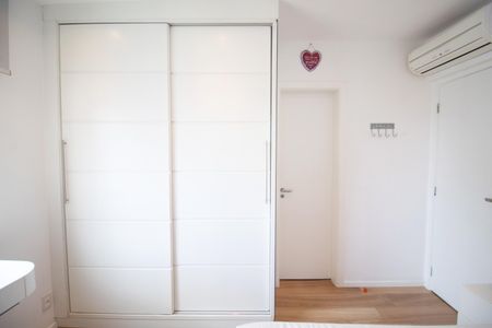Apartamento à venda com 100m², 2 quartos e 2 vagas Apartamento à venda com 100m², 2 quartos e 2 vagasSuíte 2