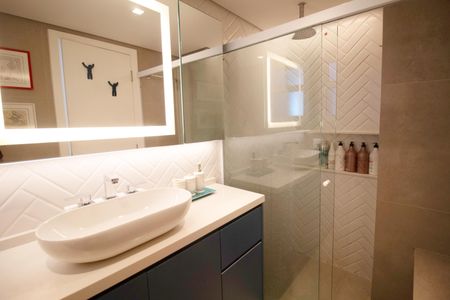 Apartamento à venda com 100m², 2 quartos e 2 vagas Apartamento à venda com 100m², 2 quartos e 2 vagasBanheiro da Suíte 2