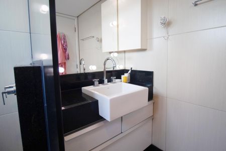 Apartamento à venda com 100m², 2 quartos e 2 vagas Apartamento à venda com 100m², 2 quartos e 2 vagasBanheiro da Suíte 1