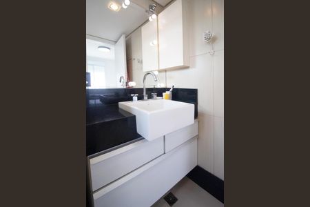 Apartamento à venda com 100m², 2 quartos e 2 vagas Apartamento à venda com 100m², 2 quartos e 2 vagasBanheiro da Suíte 1