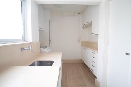 Apartamento à venda com 100m², 2 quartos e 2 vagas Apartamento à venda com 100m², 2 quartos e 2 vagasÁrea de serviço