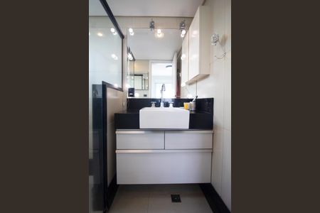 Apartamento à venda com 100m², 2 quartos e 2 vagas Apartamento à venda com 100m², 2 quartos e 2 vagasBanheiro da Suíte 1