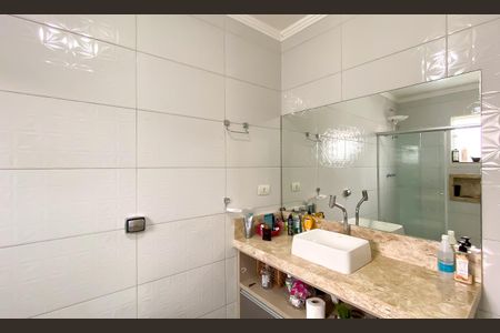 Casa à venda com 434m², 4 quartos e 2 vagas Casa à venda com 434m², 4 quartos e 2 vagasBanheiro da Suíte