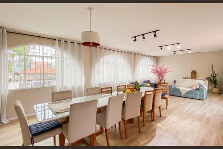 Casa à venda com 434m², 4 quartos e 2 vagas Casa à venda com 434m², 4 quartos e 2 vagasCozinha