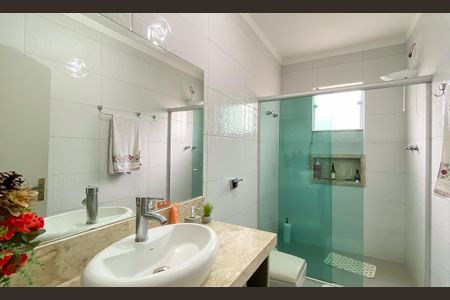 Casa à venda com 434m², 4 quartos e 2 vagas Casa à venda com 434m², 4 quartos e 2 vagasBanheiro Social