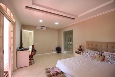 Casa à venda com 368m², 5 quartos e 3 vagasSuíte 2