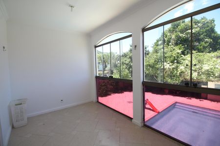 Casa à venda com 368m², 5 quartos e 3 vagasSuíte 1 Varanda