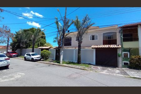 Casa à venda com 368m², 5 quartos e 3 vagasFachada