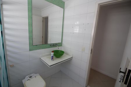 Casa à venda com 368m², 5 quartos e 3 vagasBanheiro Social 1