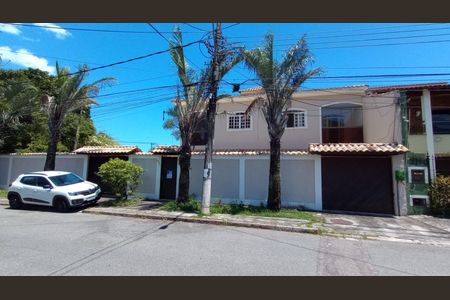 Casa à venda com 368m², 5 quartos e 3 vagasFachada