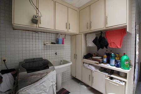 Casa à venda com 368m², 5 quartos e 3 vagasÁrea de Serviço