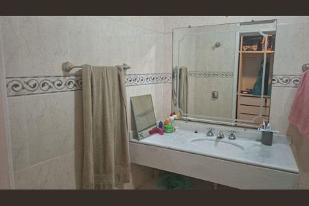 Casa à venda com 4 quartos, 276m² em Piratininga, Niterói