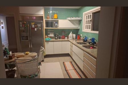 Casa à venda com 4 quartos, 276m² em Piratininga, Niterói