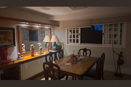 Casa à venda com 4 quartos, 276m² em Piratininga, Niterói