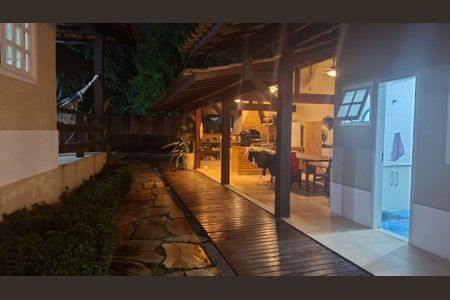 Casa à venda com 4 quartos, 276m² em Piratininga, Niterói