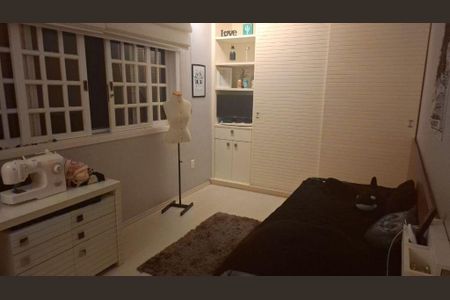 Casa à venda com 4 quartos, 276m² em Piratininga, Niterói