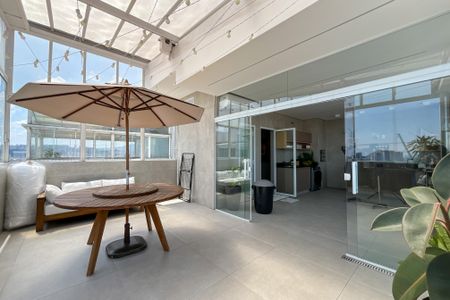 Apartamento à venda com 129m², 2 quartos e 2 vagas Apartamento à venda com 129m², 2 quartos e 2 vagasCobertura