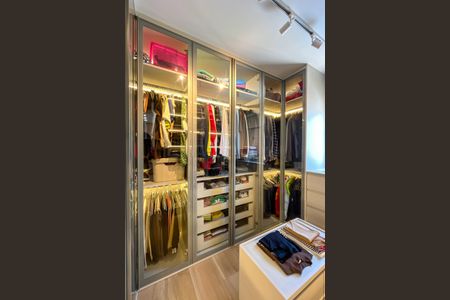 Apartamento à venda com 129m², 2 quartos e 2 vagas Apartamento à venda com 129m², 2 quartos e 2 vagasCloset