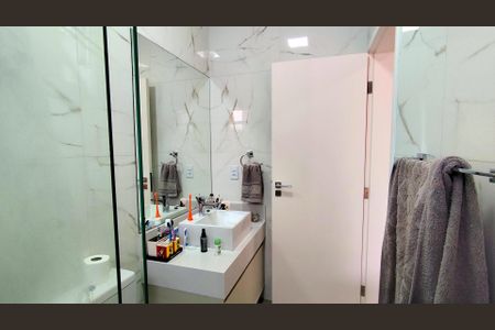 Casa de condomínio para alugar com 250m², 3 quartos e 4 vagasBanheiro da Suíte 2