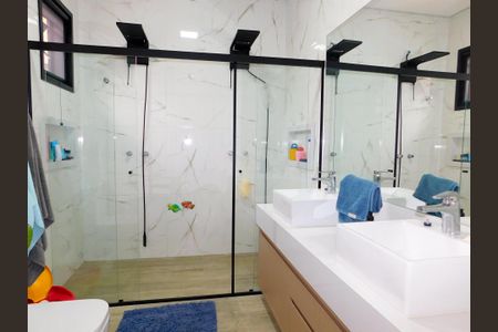 Casa de condomínio para alugar com 250m², 3 quartos e 4 vagasBanheiro da Suíte 2